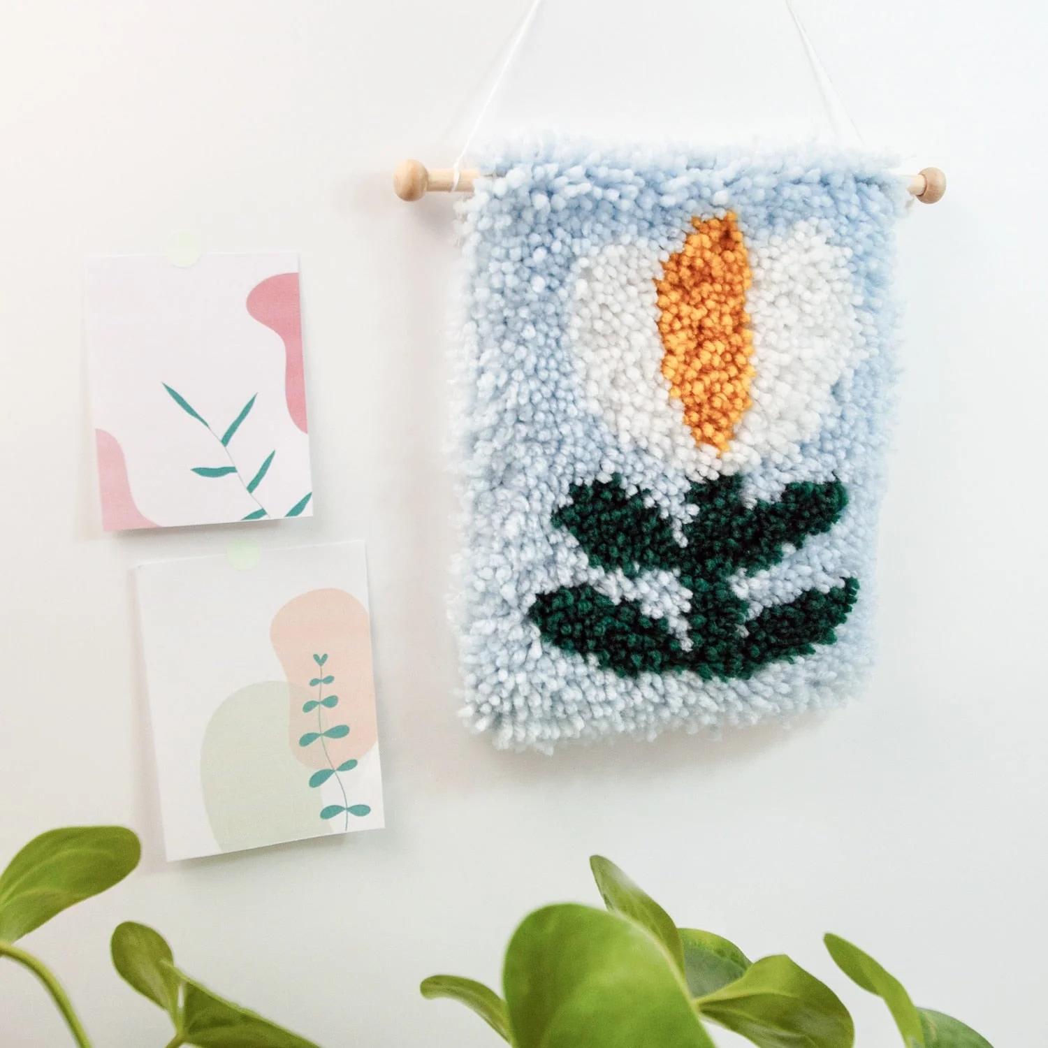 Beginner Mini Latch Hook Wall Hanging Kit Floral Series - White Tulip - Image 5